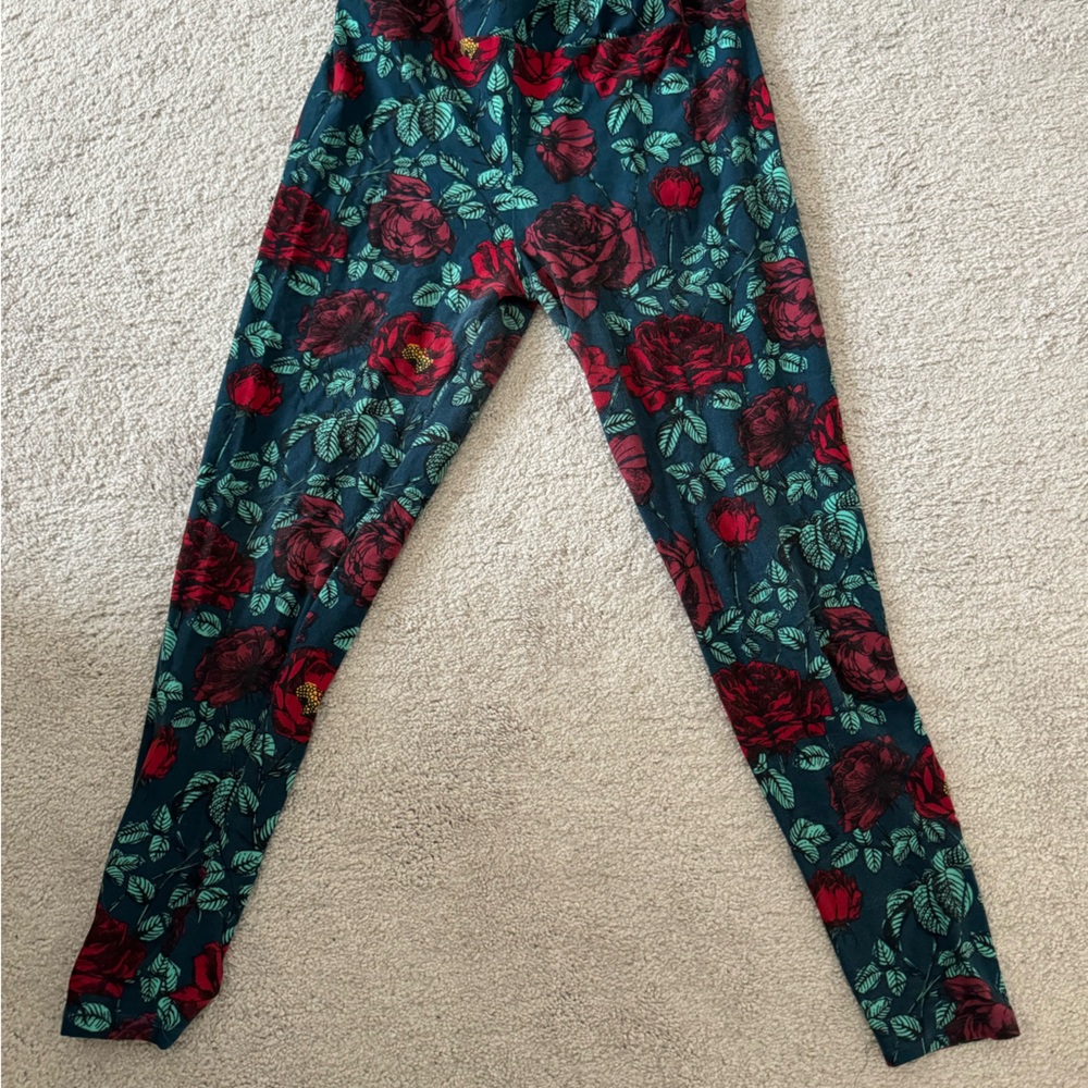 Lularoe talk and curvy tc leggings